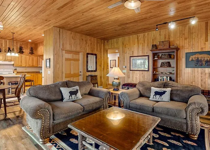 Chippewa Retreat - Den